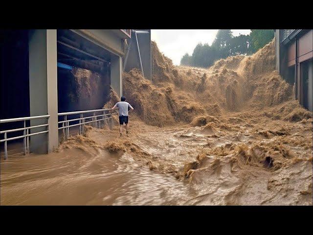 Natural Disaster Hits with Fury! Surveillance Captures a Thrilling Scene, Absolutely Unbelievable