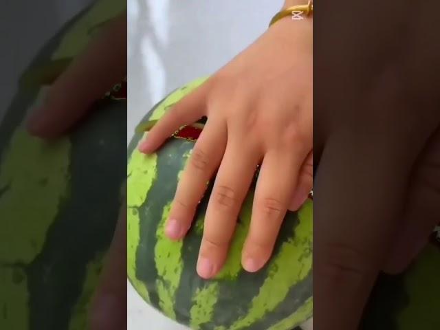수박 통채로 먹지 마요!!