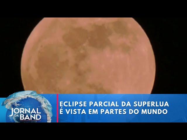 Eclipse parcial da Superlua é visto em várias partes do mundo | Jornal da Band