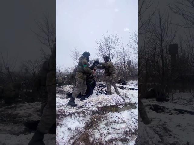 Ukrainian mortarmen operating French 120-mm mortar MO-120-RT61 against enemy. #military #shorts