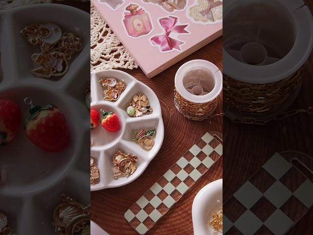 Perfect DIY project for girlies, don’t you think 