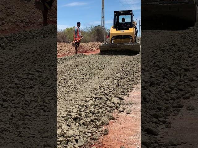 Sub base laying||Spreading Aggregate base course||Road construction #shorts