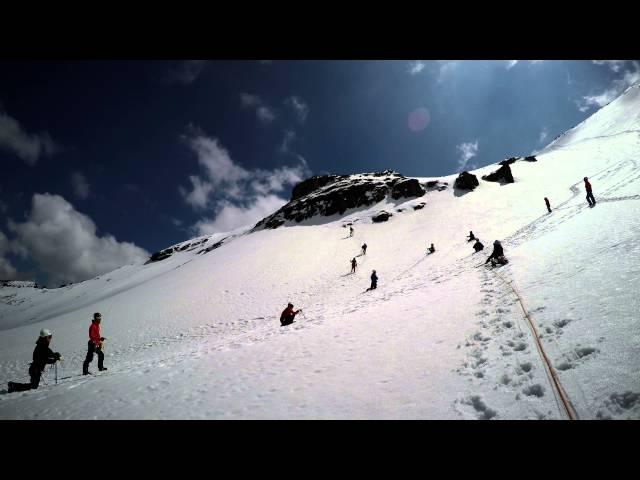 雪訓隊 | 山野悠遊 | 繩隊滑落制動示範 | 雪山圈谷