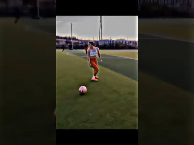 KİMDEMİŞ KIZLAR GÜZEL FUTBOL OYNAYAMAZ 