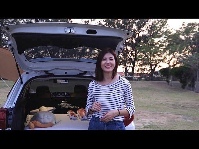 Single camper parking in southern Taiwan, camping by fire, eating barbecue and drinking beer i