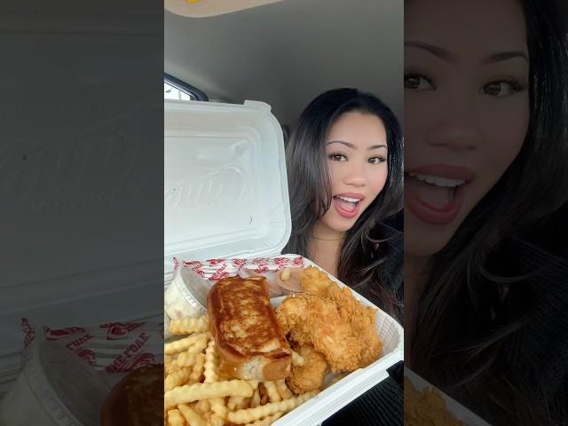 Raising Canes  #mukbang #eating #youtubeshorts #food #asmr #shorts #foodie #sauce