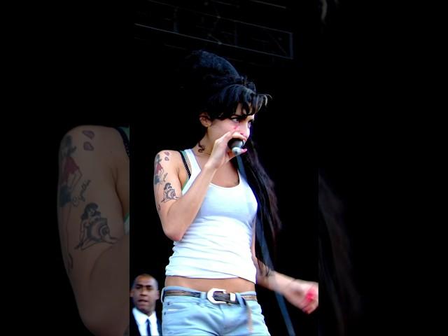 Amy's mesmerising performance of ‘Valerie’ live at the Isle of Wight Festival in 2007. 