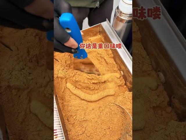 重庆街头不切的红糖小糍粑 5元一份 趁热吃果然好吃！#路边摊美味 #糍粑