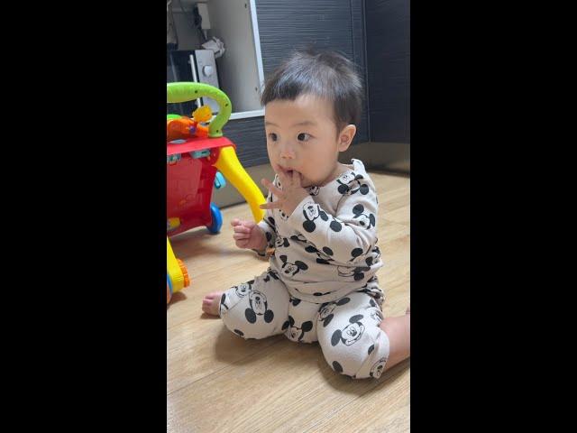 [Korean family] a husband who cuts the baby's hair himself