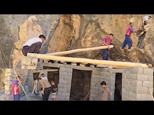 Iranian nomadic life: the art of covering the roof of the house and gathering firewood for winter