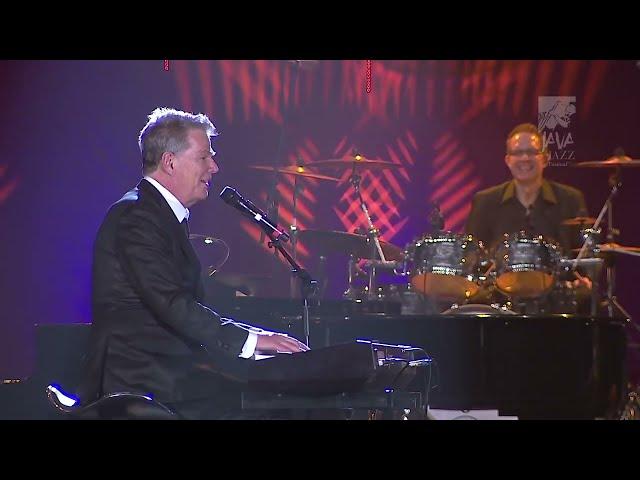 David Foster Singing "Hard To Say I'm Sorry" With The Audience I Java Jazz Festival