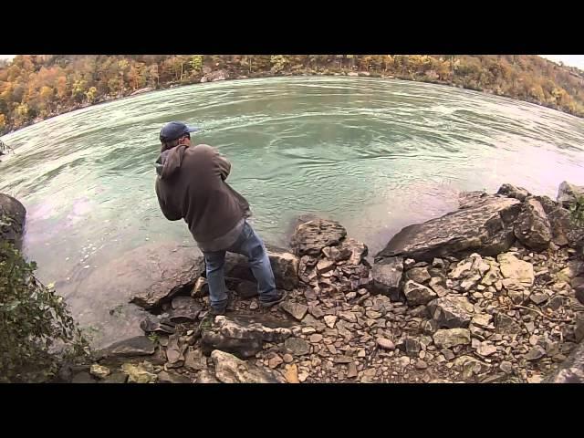 Fighting a 25 lb Lower niagara river salmon