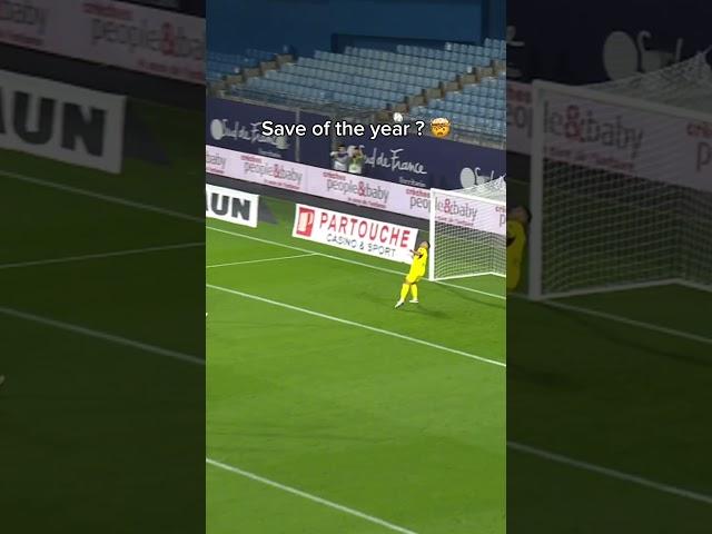 What a save from Rulli  #Ligue1McDonalds #Ligue1 #football #footballedit #save #rulli