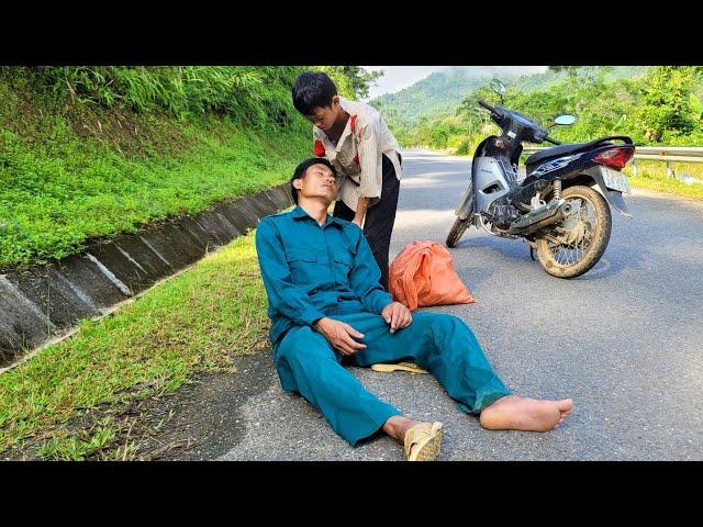 Fullvideo: A poor, kind boy builds his life alone and always helps others