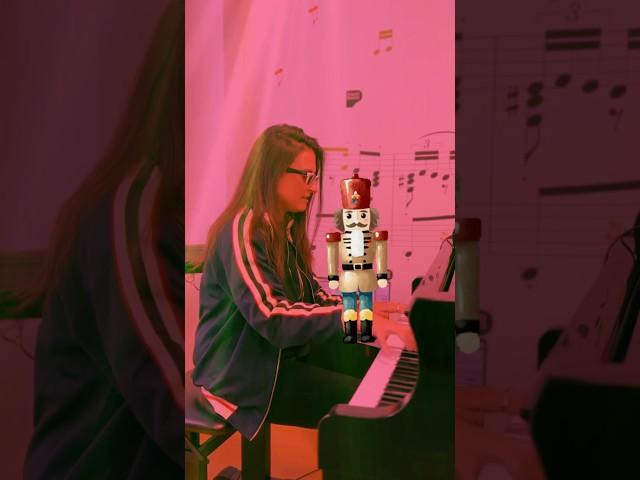 @NatalieTenenbaum with The Nutcracker but at the CLUB. Merry Christmas ️#imslp #xmas