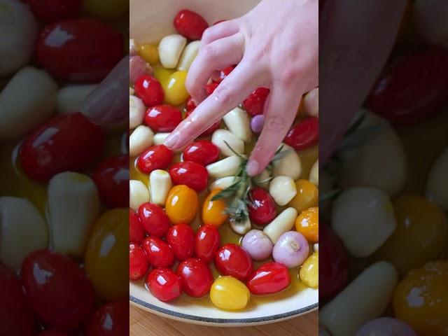 Tomato & garlic confit pasta