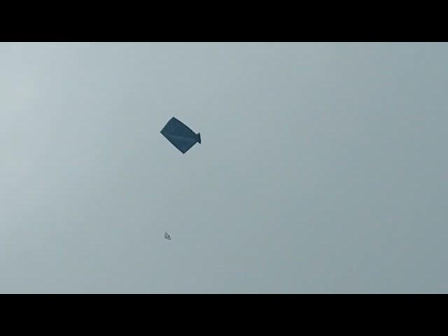 10 feet kite....go with the flow...