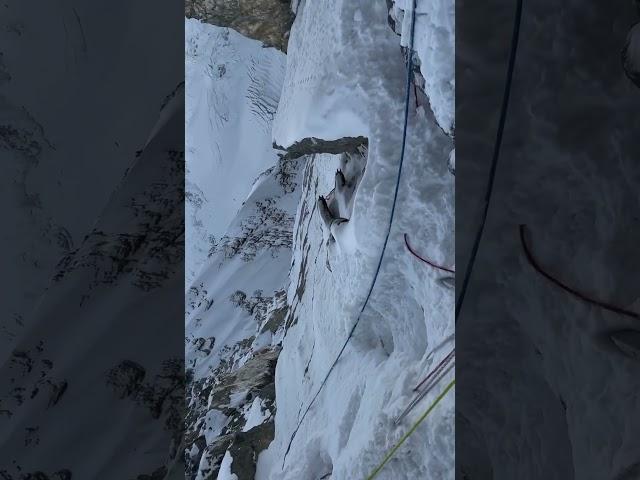 Dead Body in Mount Everest  @afshin_asgharzadeh #viralvideo #everest #youtubeshort #viralshorts