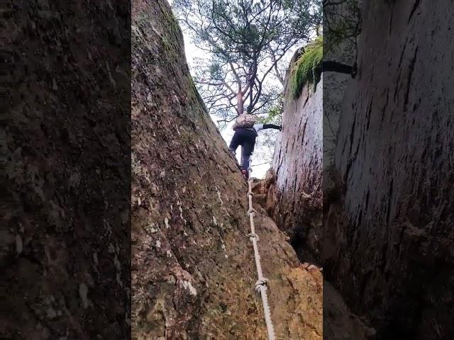 230708 등산 중 가장 많이 넘어진  #제천 #동산 #작성산️넌 나에게 모욕감을 줬어 발 디딜 곳 마땅치 않은 바위 구간, 그래서 재미있었던 산 꼭 다시 간다 내가#등산