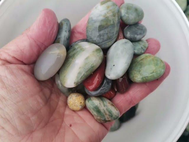 ROCKHOUNDING, Kakanui beach,  New Zealand. #nicolagraynewzealandrockhound