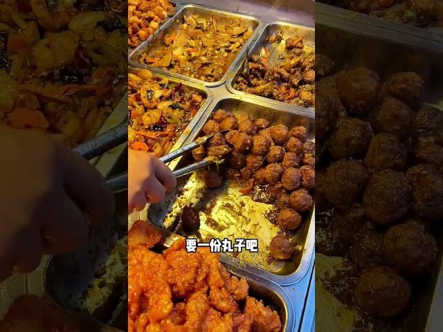 东北街头盒饭11块任选4个荤菜，满满一盒香迷糊了！#路边摊美味 #街头美食 #街边小吃 #chinastreetfood #streetfood #chinafood #shorts