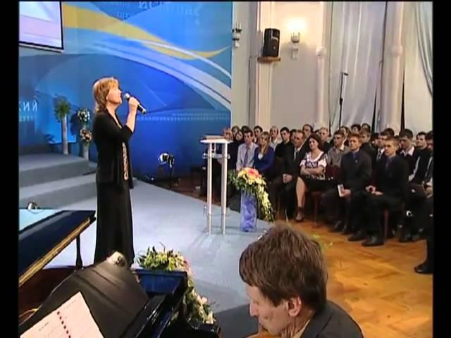 Он так любит всех нас