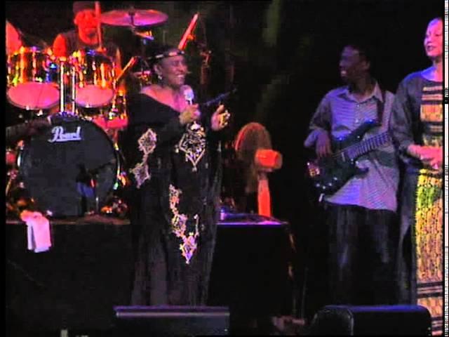 Miriam Makeba - Amampondo (Live At The North Sea Jazz Festival 2002)