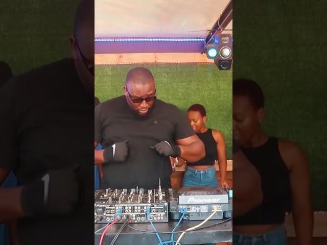 dj Maphorisa x Scotts maphuma x LeeMcKrazy x blcakie - ngibolekeni  #amapiano #amapianotv #dj