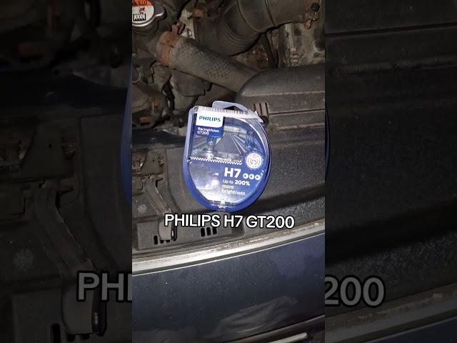 OLD HALOGEN VS PHILIPS H7 GT200 #car #lighting #halogenbulb #PHILIPSH7GT200 #ledlights