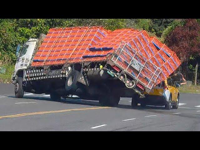 【車禍影片】小黃真的命大（2024.12.28 南投縣埔里鎮桃米路