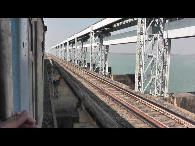 Crossing the Ganga on the Farakka Barrage - New Jalpaiguri-Howrah Shatabdi (Mar. 2, 2013)