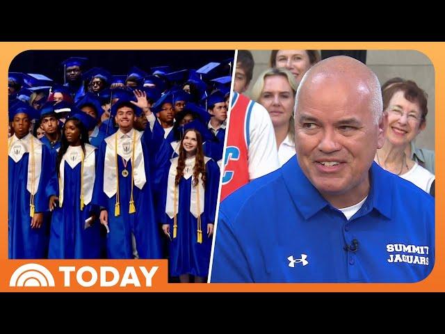 Principal Writes Handwritten Notes to His 443 Graduating Seniors