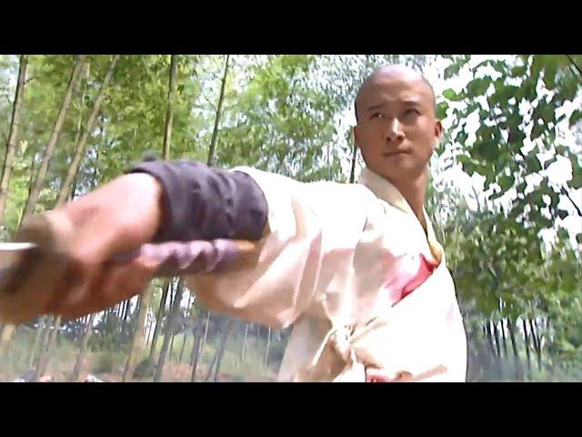 [Kung Fu Movie] The villain thinks he is invincible, but the kung fu boy can beat him with one move