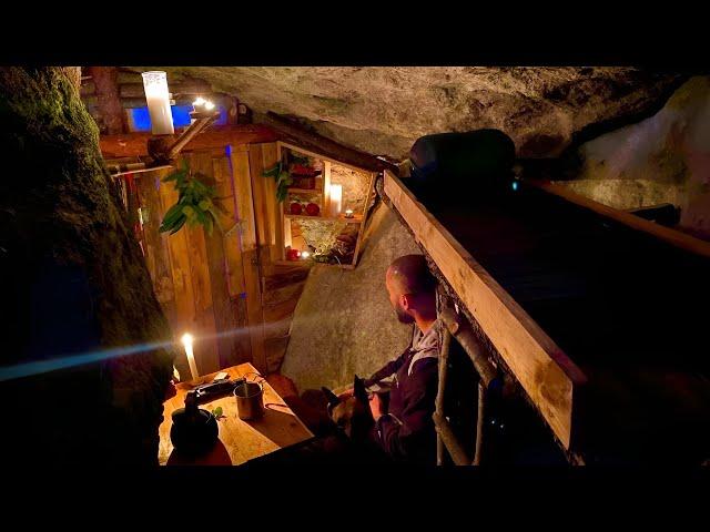 A Cozy Night in my Cliff Shelter, Caught in a Thunderstorm, Mushroom Hunting, Bushcraft Skills