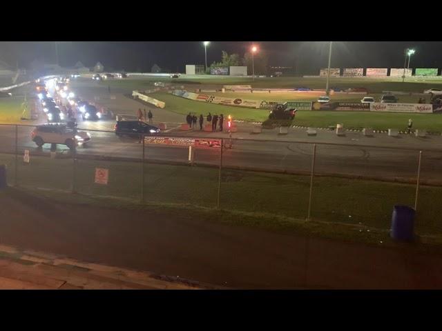 Porsche Cayenne turbo 500hp vs WV Golf R 300hp