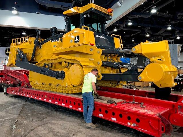 John Deere's  biggest bulldozer moving out of Conexpo 2017