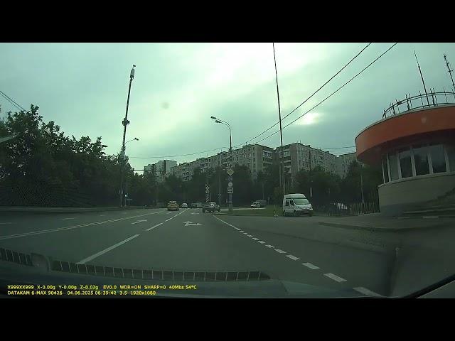 Знают что нарушают. Ждали когда я проеду. ГАИ ЮЗАО.