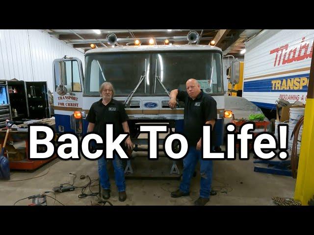 Powering On My 1983 Ford CL9000 Cabover