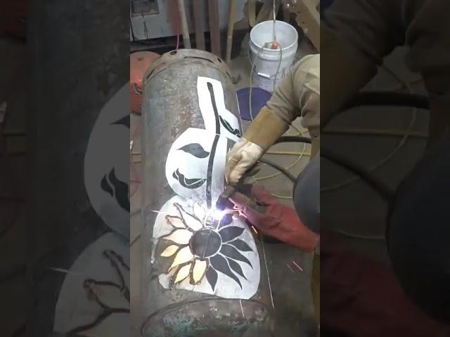 #upcycle #plasmacuttingmachine #welding #artist #sculpture #tutorial
