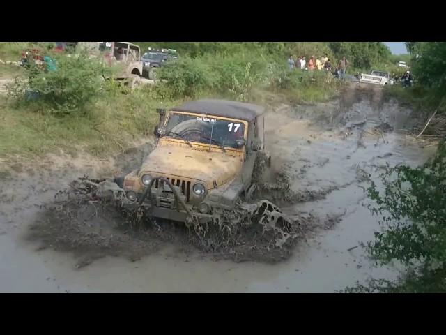 Jeep Rubicon in 4x2 Off Road in Mud Hole