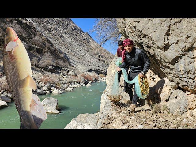 Nomadic life: wonderful fishing in the mountain nature