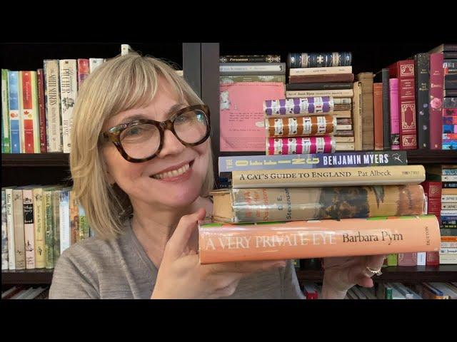 A teeny tiny (but cozy!) book haul