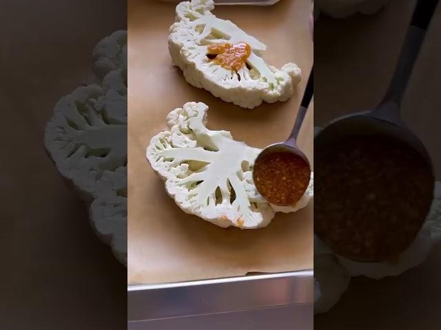 CHEESY CAULIFLOWER STEAKS made by hungry.happens(instagram)