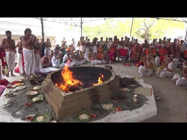 Jagadguru attends the Poornāhuti of the Sahasra Chandi