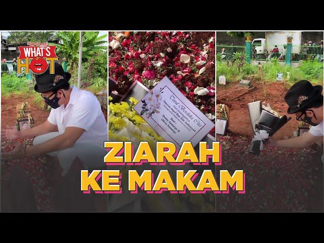 Denny Sumargo Ziarah Ke Makam Vanessa Angel - Sumbangkan AdSense