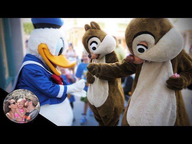 We had ANOTHER CRAZY character interaction! | Disneyland vlog #87