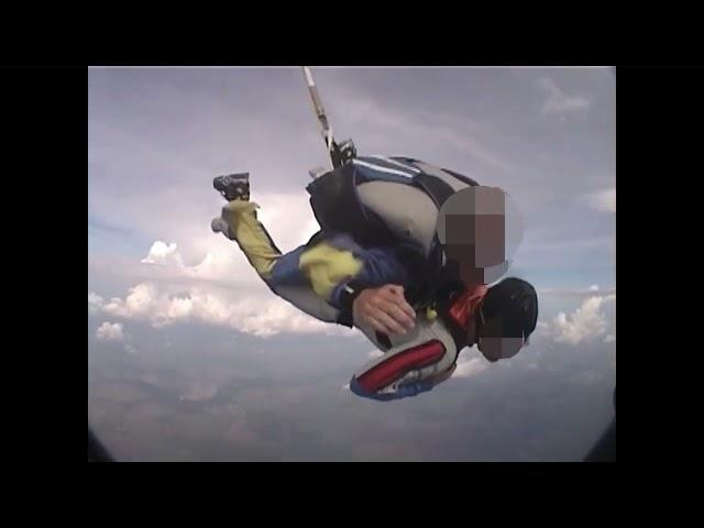 Tandem Skydive FAIL!  Tandem skydive gone wrong!  Instructor forgets to fully attach student!