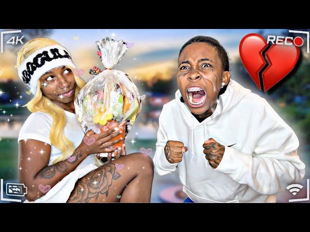 MY EX SENT ME A EDIBLE ARRANGEMENT To OUR HOUSE ..  ( WE BREAKING UP)