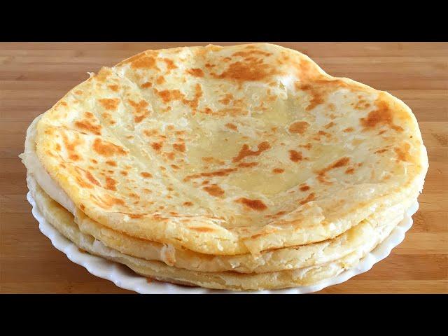 A bowl of flour and a bowl of water, making homemade cakes, delicious and greedy