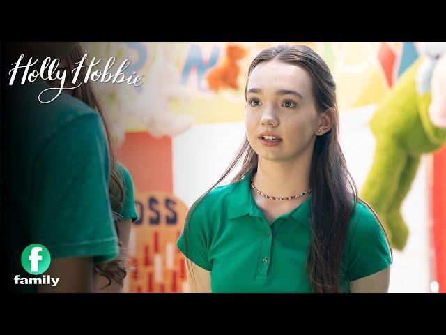 Holly Hobbie | Holly and Oscar's Awkward Encounter | Season 5 Episode 4 Clip | Family Channel